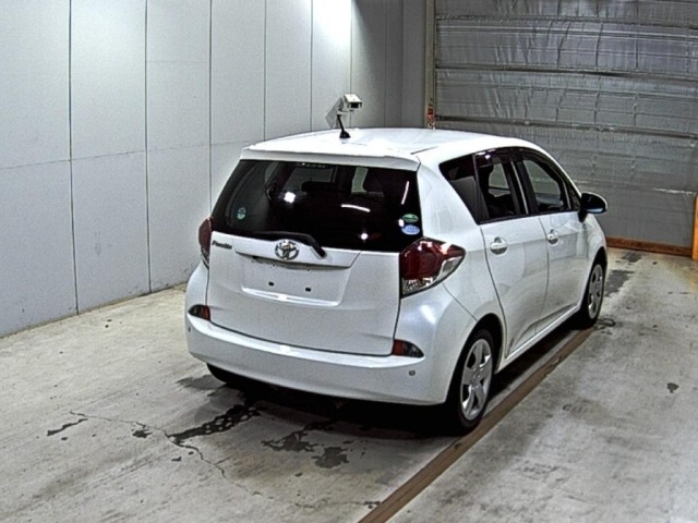 Toyota RACTIS 2015 8203493-5