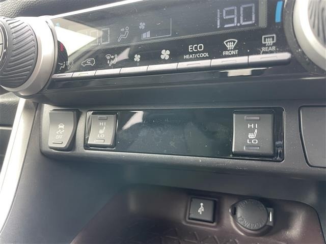 Toyota RAV4 2021 8201107-1