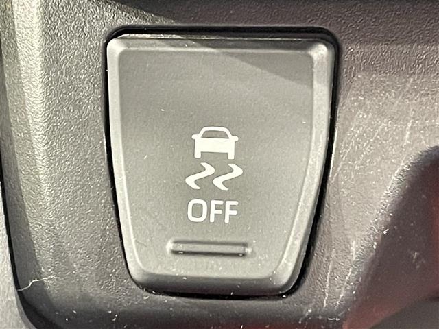 Toyota RAV4 2021 8201590-1