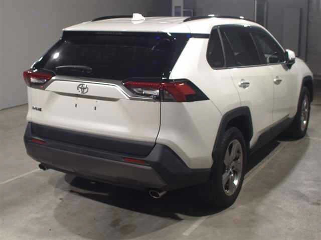 Toyota RAV4 2021 8201833-1
