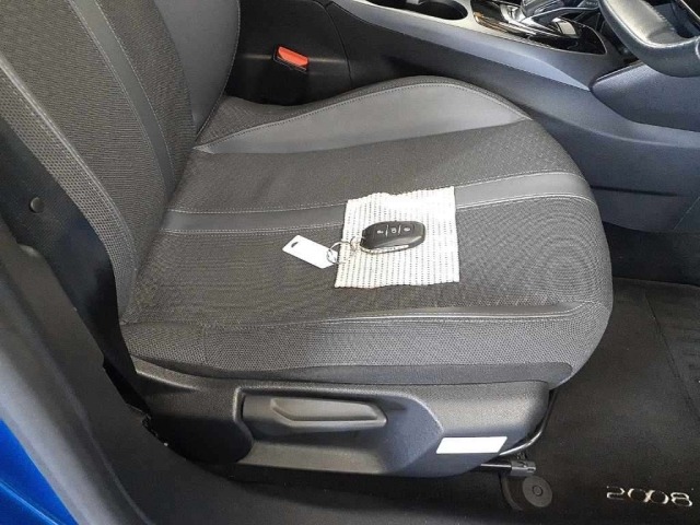 Peugeot 2008 2020 8236463-10