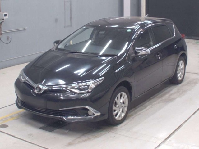 Toyota AURIS 2015 8233932-0