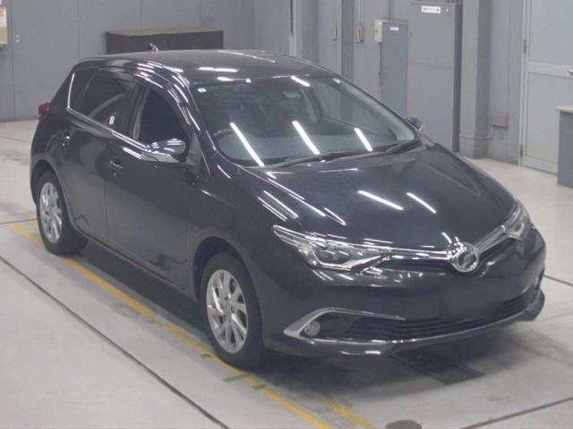 Toyota AURIS 2015 8233932-5