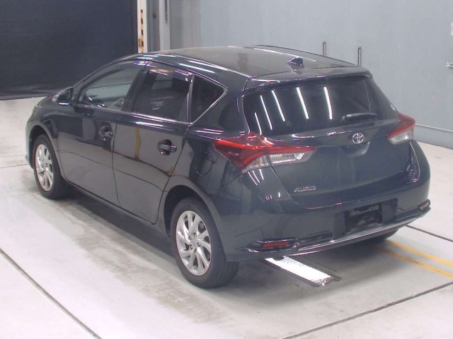 Toyota AURIS 2015 8233932-6