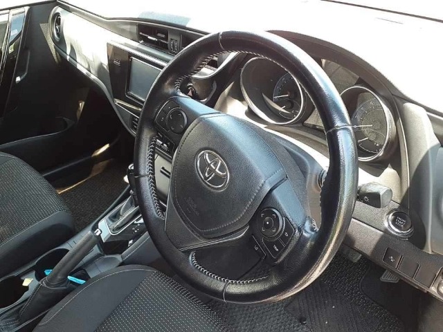 Toyota AURIS 2015 8233932-7