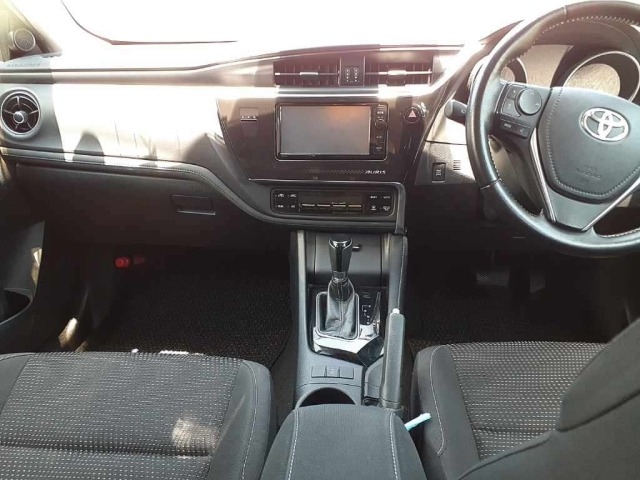 Toyota AURIS 2015 8233932-9