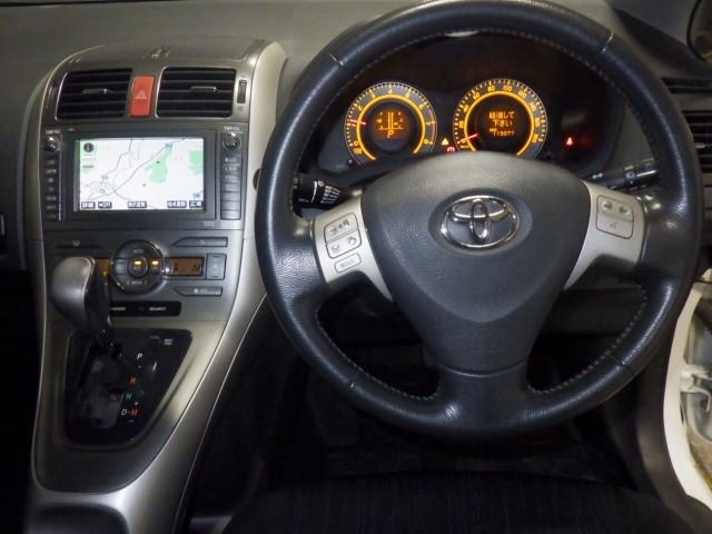 Toyota AURIS 2007 8233943-4