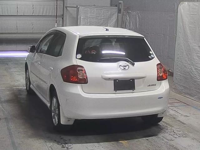 Toyota AURIS 2007 8233943-8