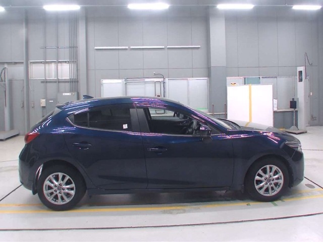 Mazda AXELA 2017 8235744-3