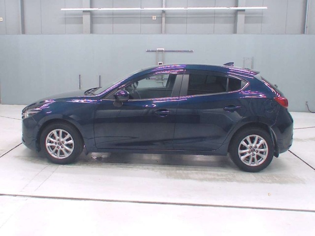Mazda AXELA 2017 8235744-4
