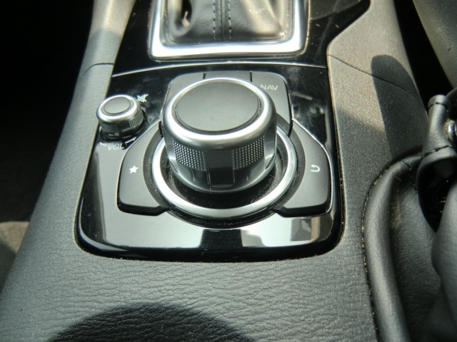 Mazda AXELA 2017 8235745-4