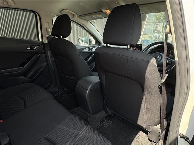 Mazda AXELA 2017 8235763-1
