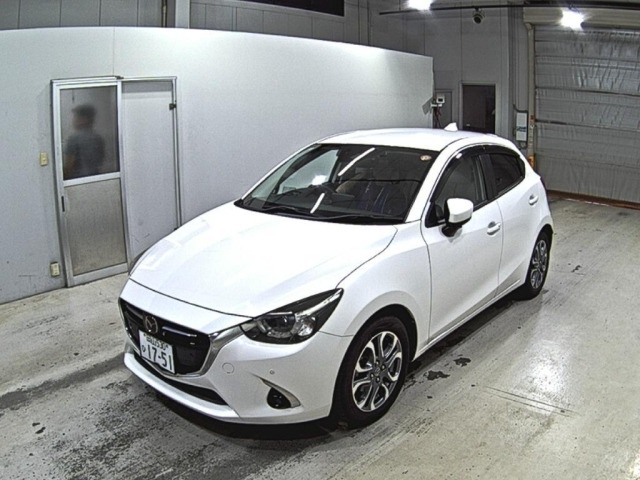 Mazda DEMIO 2018 8235472-4