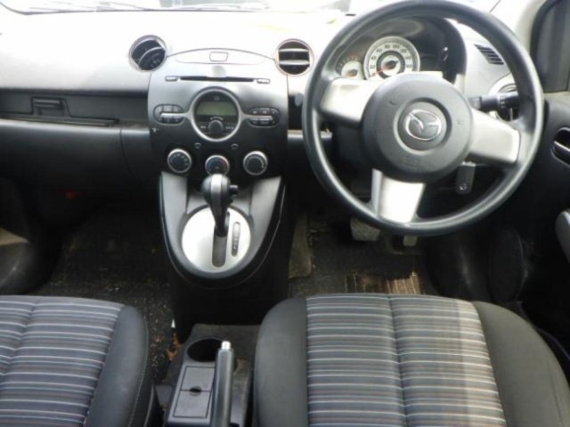 Mazda DEMIO 2009 8235481-3