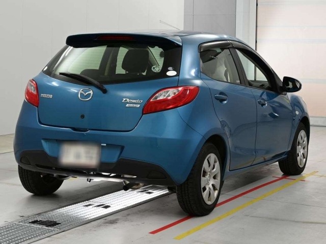 Mazda DEMIO 2013 8235499-1