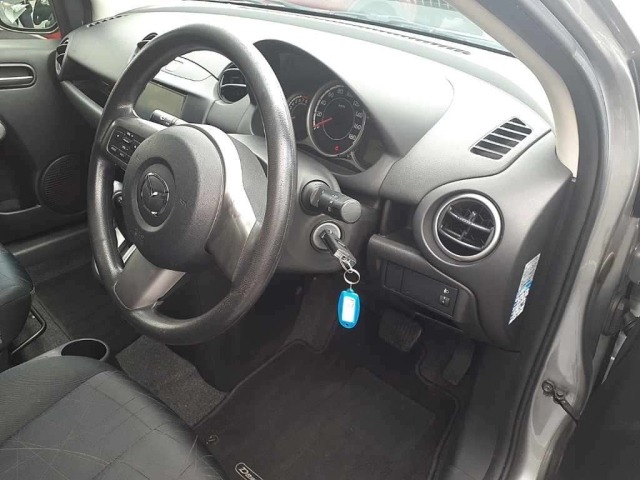 Mazda DEMIO 2013 8235513-9