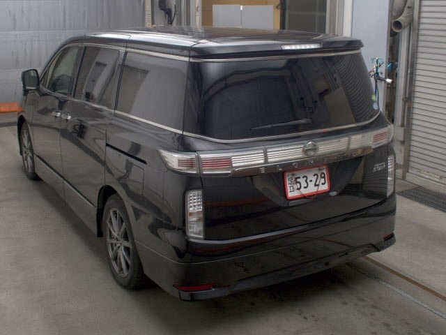Nissan ELGRAND 2017 8235606-1