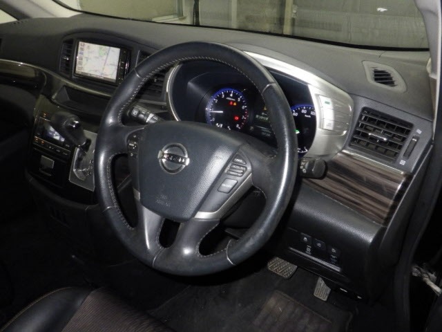 Nissan ELGRAND 2017 8235606-3
