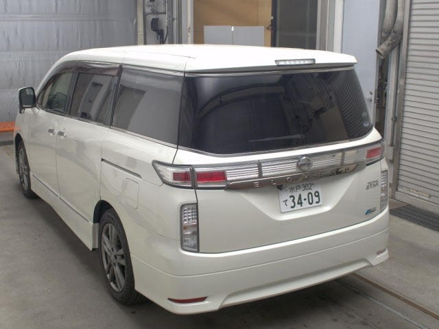 Nissan ELGRAND 2012 8235608-1