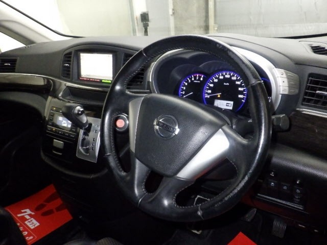 Nissan ELGRAND 2012 8235608-3