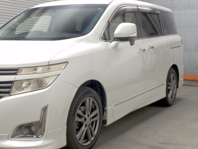 Nissan ELGRAND 2012 8235608-4