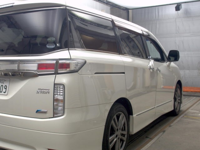 Nissan ELGRAND 2012 8235608-5