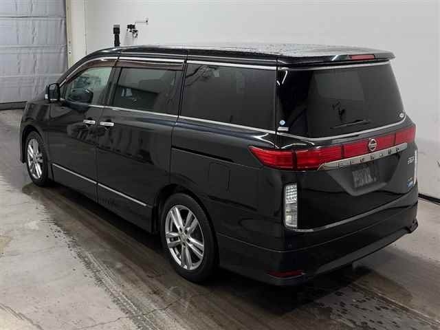 Nissan ELGRAND 2011 8235609-1
