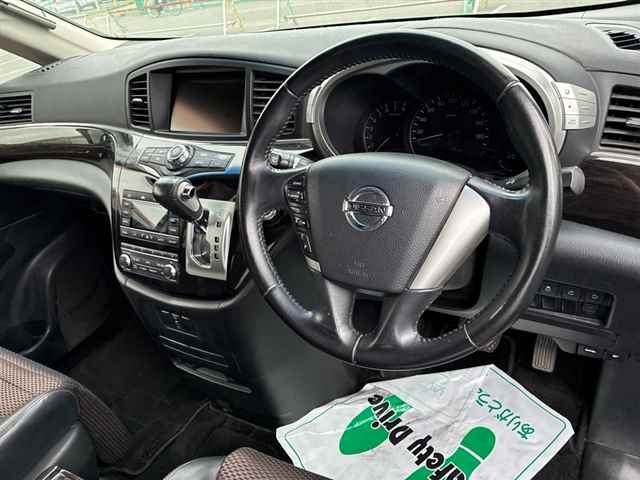 Nissan ELGRAND 2011 8235609-3