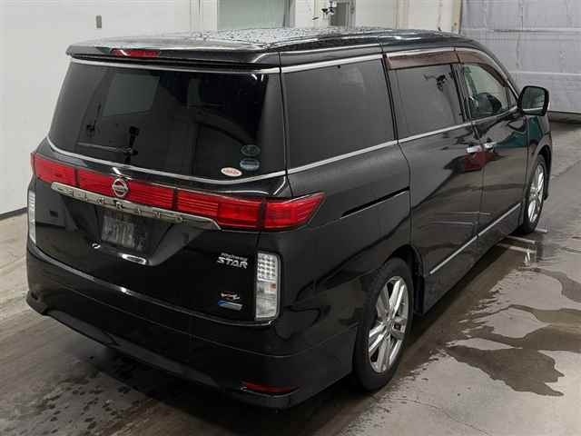 Nissan ELGRAND 2011 8235609-5