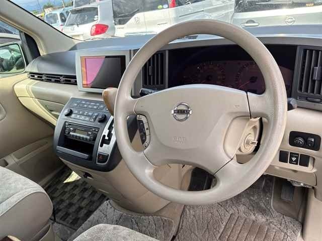 Nissan ELGRAND 2004 8235610-3