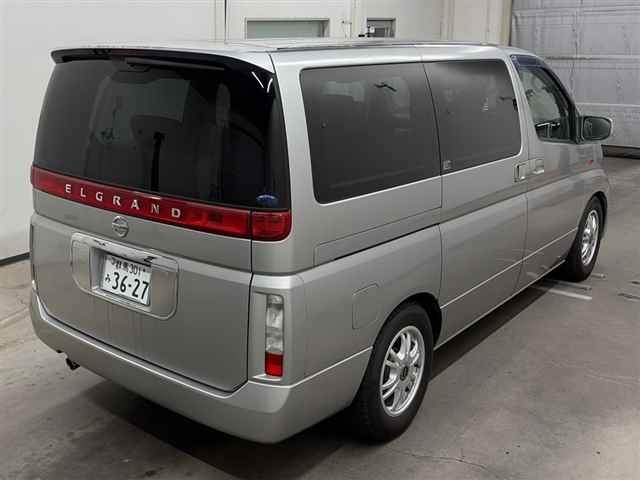 Nissan ELGRAND 2004 8235610-5