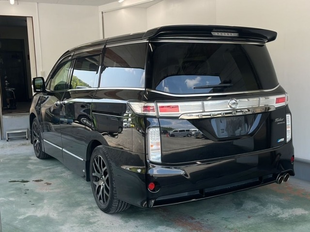 Nissan ELGRAND 2011 8235611-1