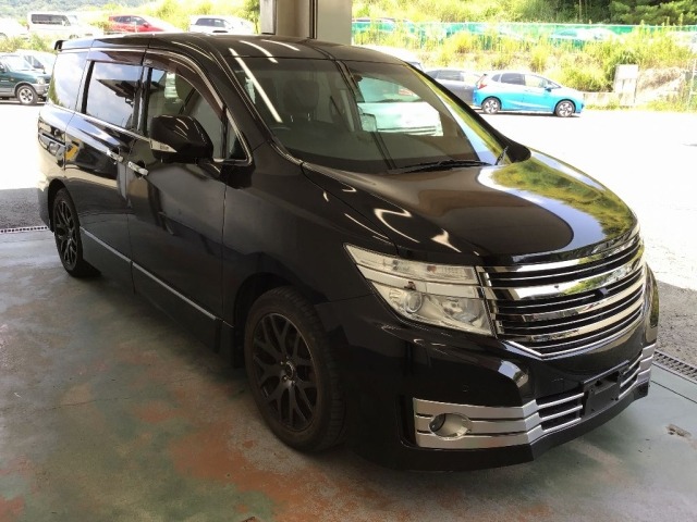Nissan ELGRAND 2011 8235611-3
