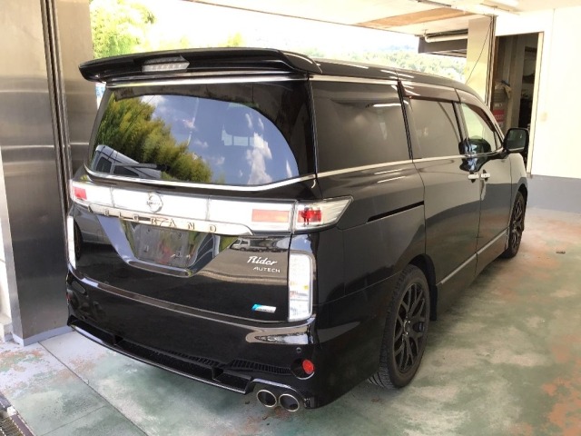 Nissan ELGRAND 2011 8235611-4