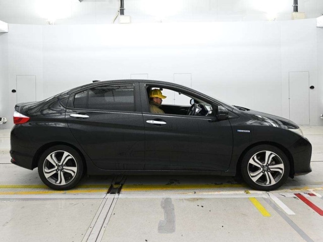 Honda GRACE 2016 8235355-3