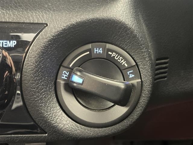 Toyota HILUX 2023 8233800-3