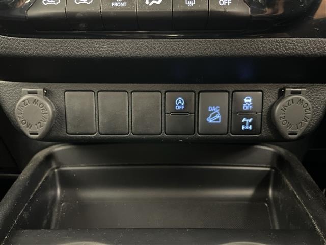 Toyota HILUX 2021 8233802-2