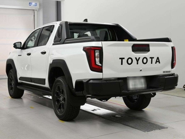 Toyota HILUX 2026 8233827-6