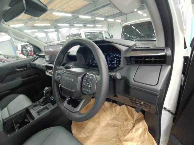 Toyota HILUX 2026 8233827-9
