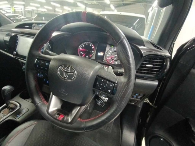 Toyota HILUX 2022 8233828-9