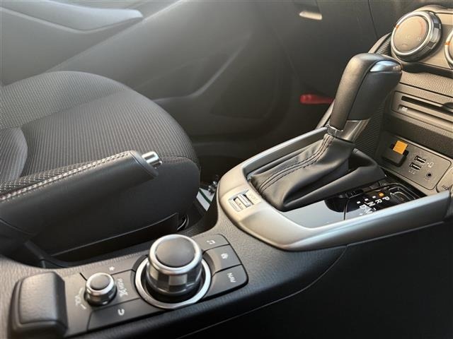 Mazda MAZDA2 2022 8235910-11