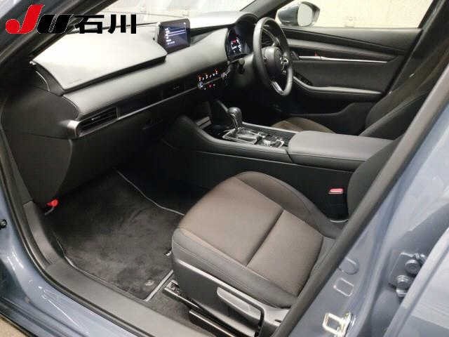 Mazda MAZDA3 2022 8235636-4