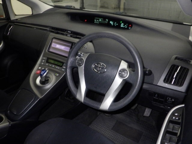 Toyota PRIUS 2013 8236469-3