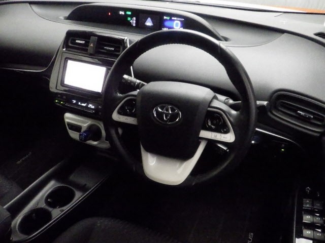 Toyota PRIUS 2017 8236473-3