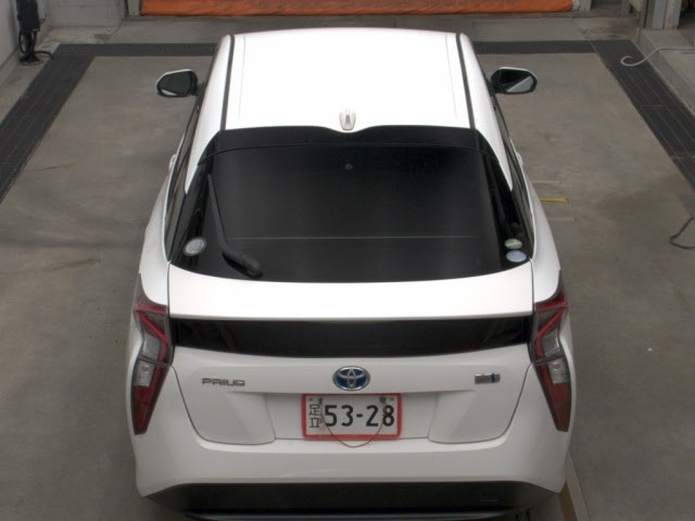 Toyota PRIUS 2017 8236473-7