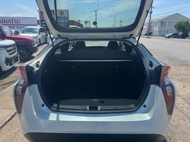 Toyota PRIUS 2017 8236505-12