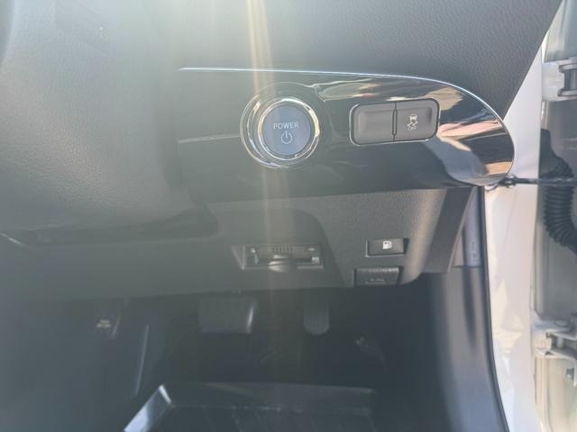 Toyota PRIUS 2017 8236505-15