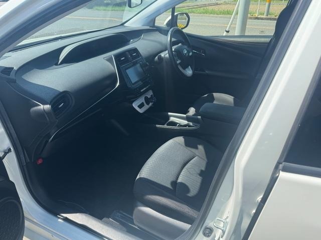 Toyota PRIUS 2017 8236505-2