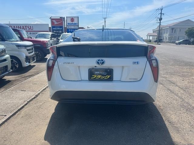 Toyota PRIUS 2017 8236505-4