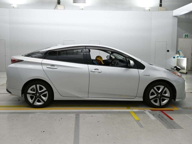 Toyota PRIUS 2017 8236506-3